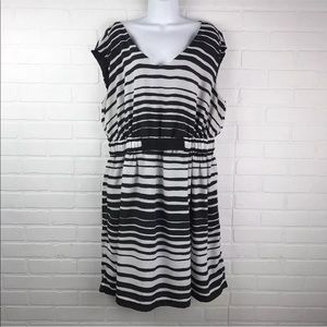 Luxe II 1x Dress Sleeveless Striped Black White A
